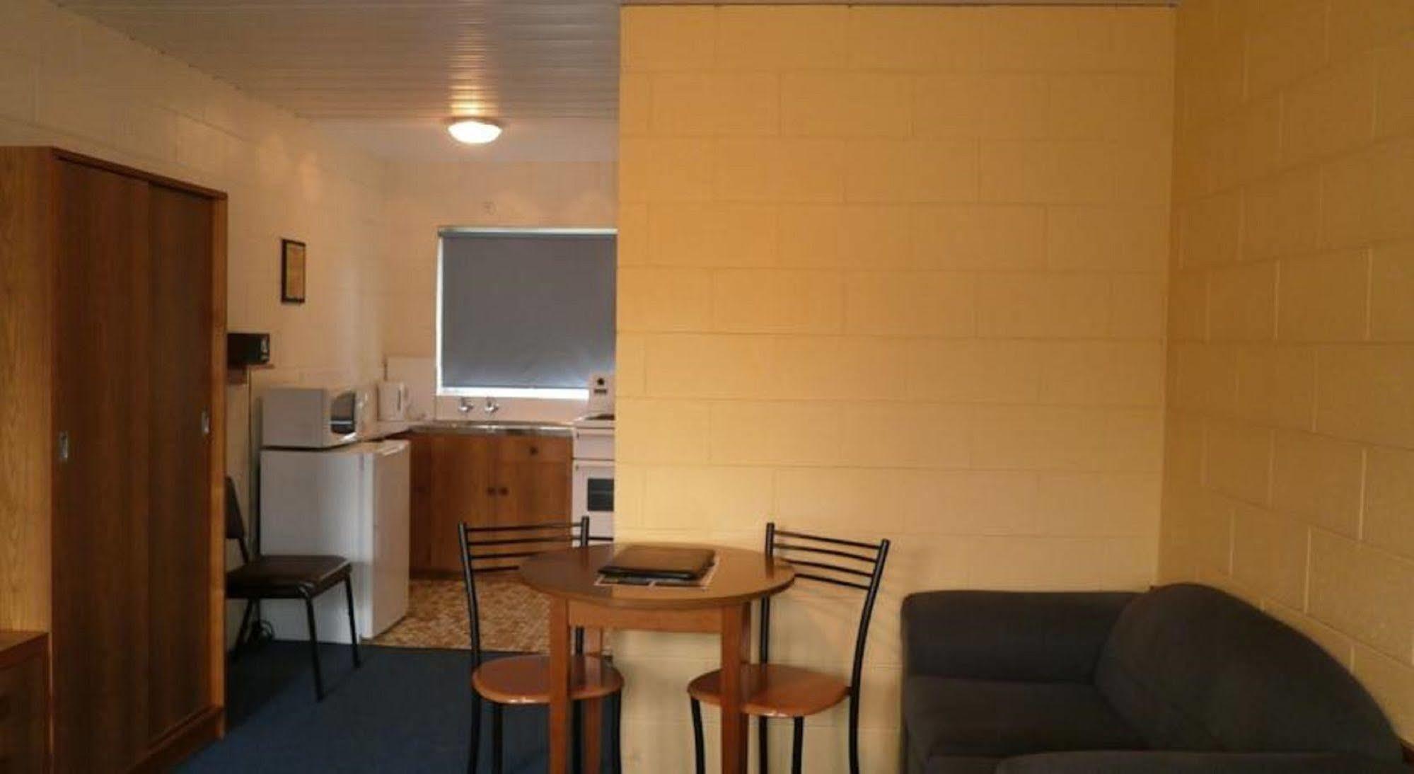Aberdeen Court Apartments Λόντσεστον Εξωτερικό φωτογραφία